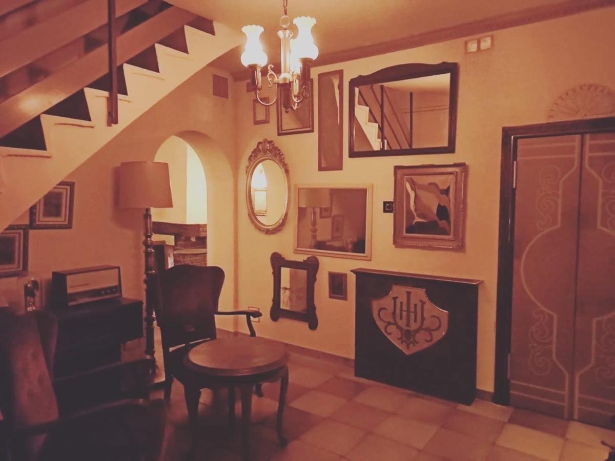 Insomnia Hotel Berga Extérieur photo